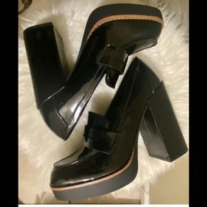 Cute chunky heeled Black patent leather loafers!!